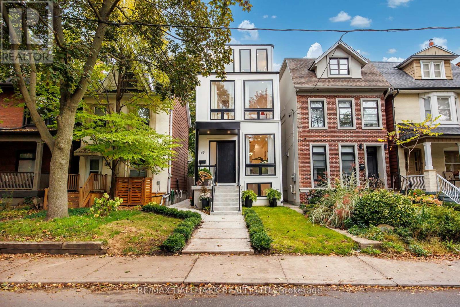 98 Hogarth Ave 1