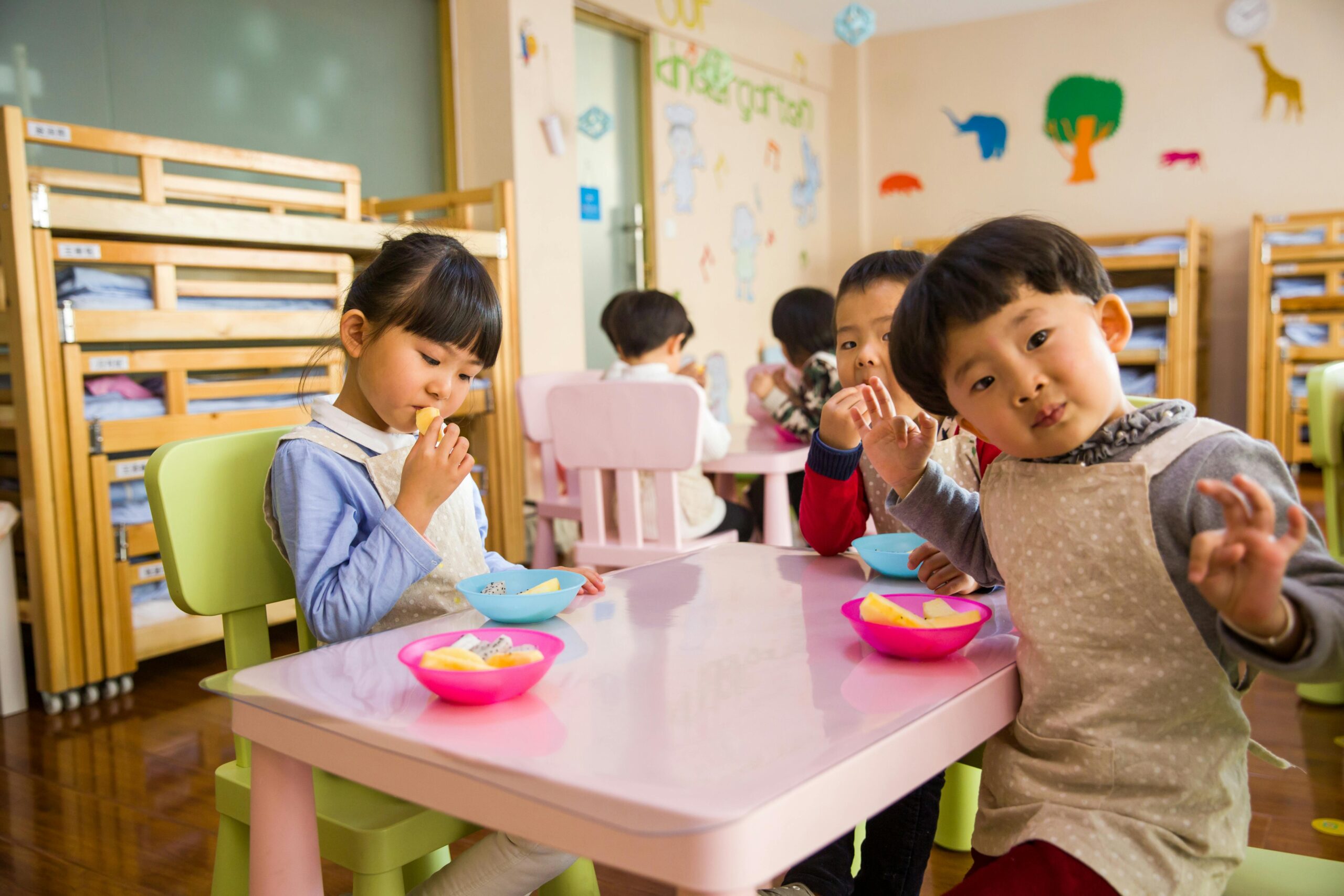 Kids eating in a classroom.