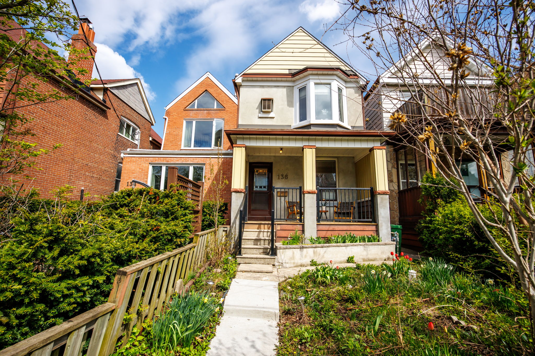003 136 Hogarth Ave Toronto