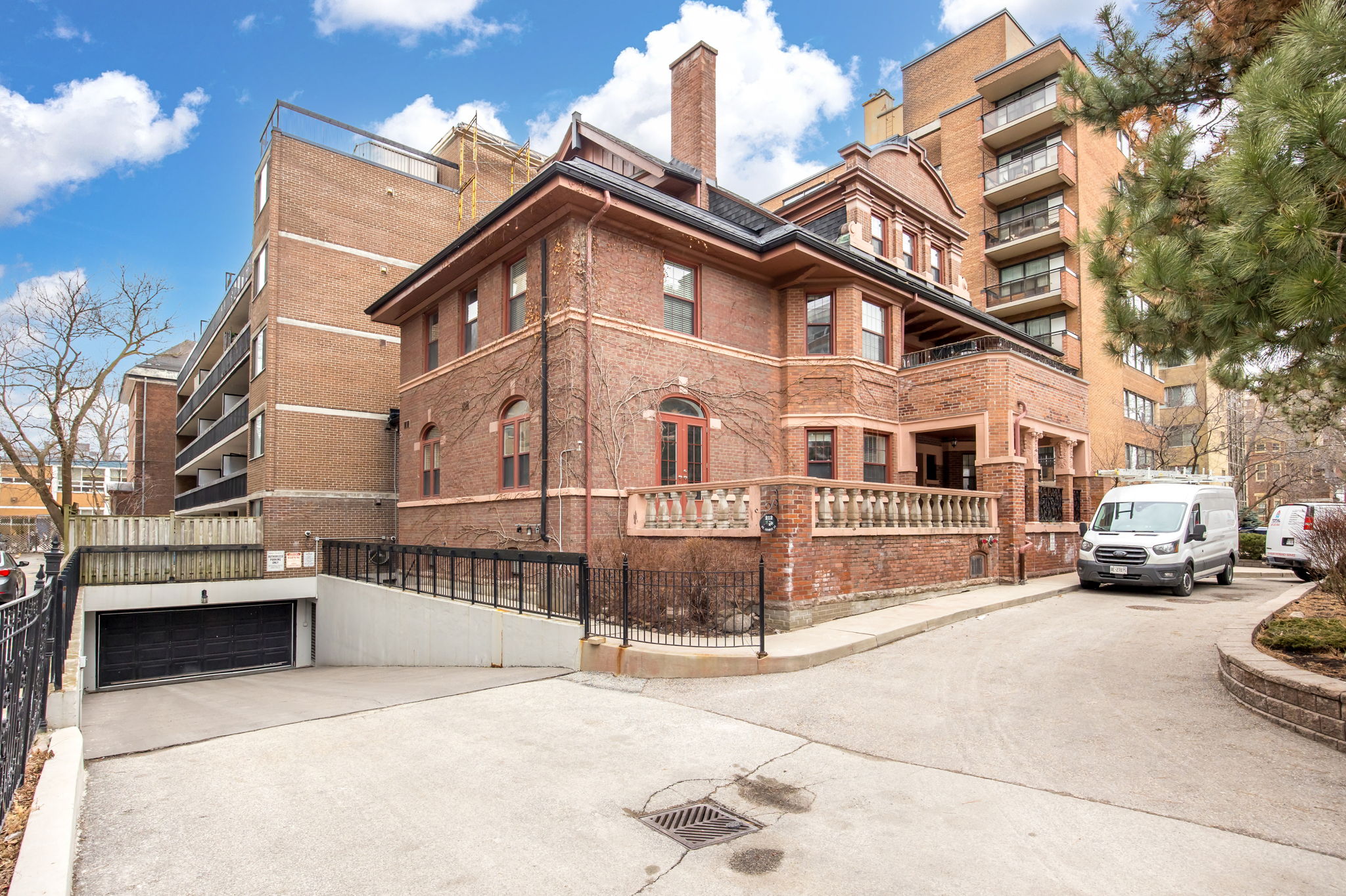 203-212 St. George Street 31 030 - 212 St George St 203, Toronto