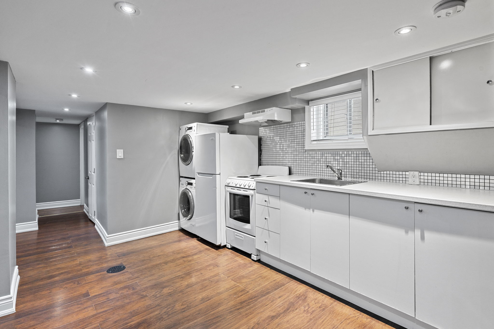 8 Davies Crescent 14 019 - 8 Davies Crescent, Toronto