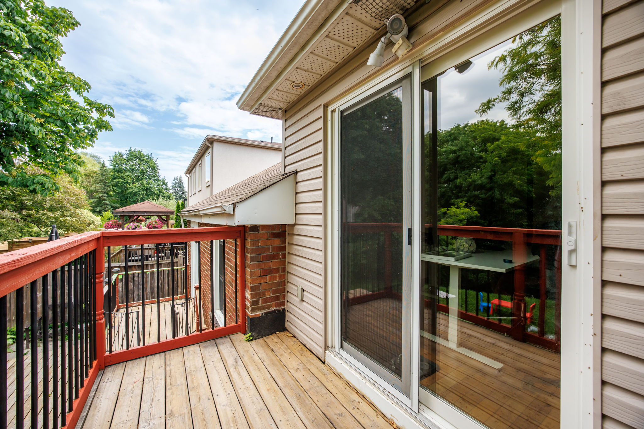 8 Davies Crescent 24 030 - 8 Davies Crescent, Toronto